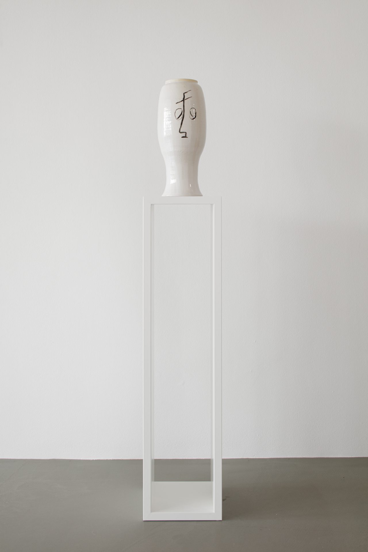 Judith Hopf, Erschöpfte Vase (2020)