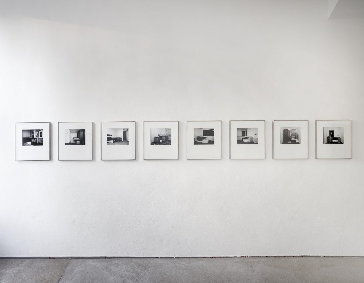 Florian Slotawa: Hotelzimmer-Fotograﬁen (1998–1999)