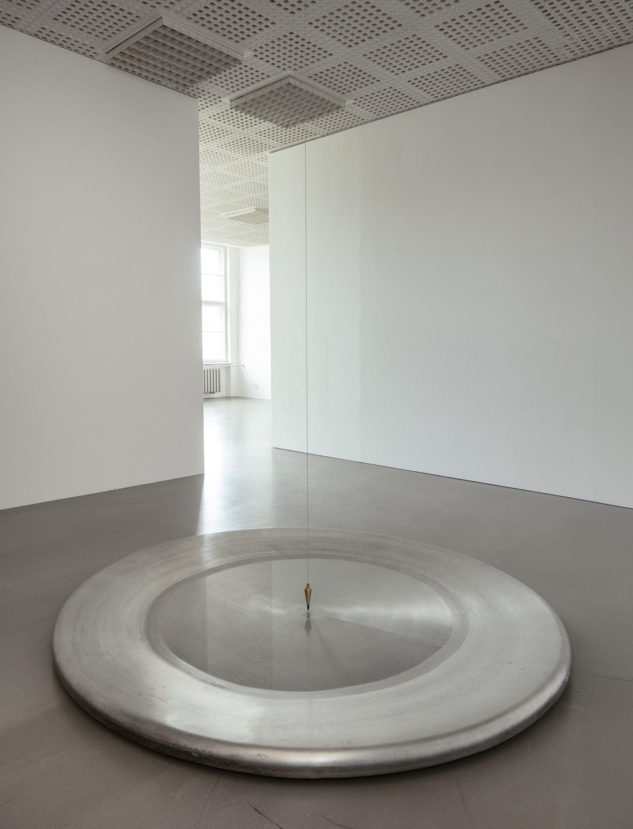 Klaus Rinke: Messinstrument zur Bewusstmachung der steten Erdanziehung in, an und um sich (1971)