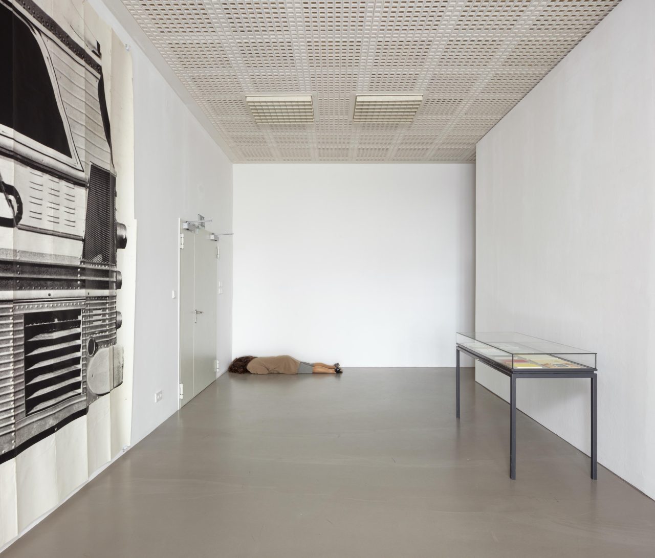 Left: Mason Williams
Bus, 1967Center: Gregor Schneider
Hannelore Reuen (Alte Hausschlampe), 2001Right: Ed Ruscha and others
Diverse Books, 1963 – 1978